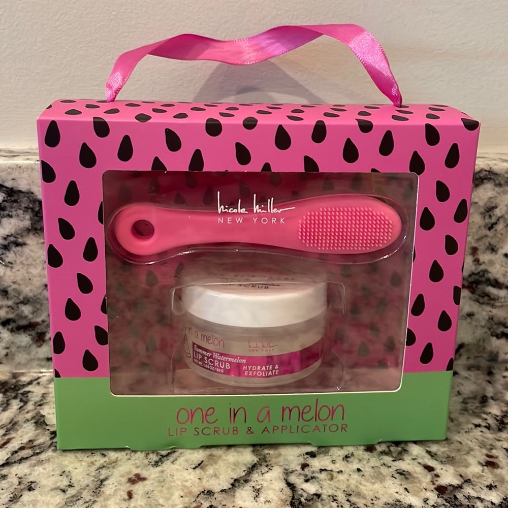 Nicole Miller lip scrub & applicator